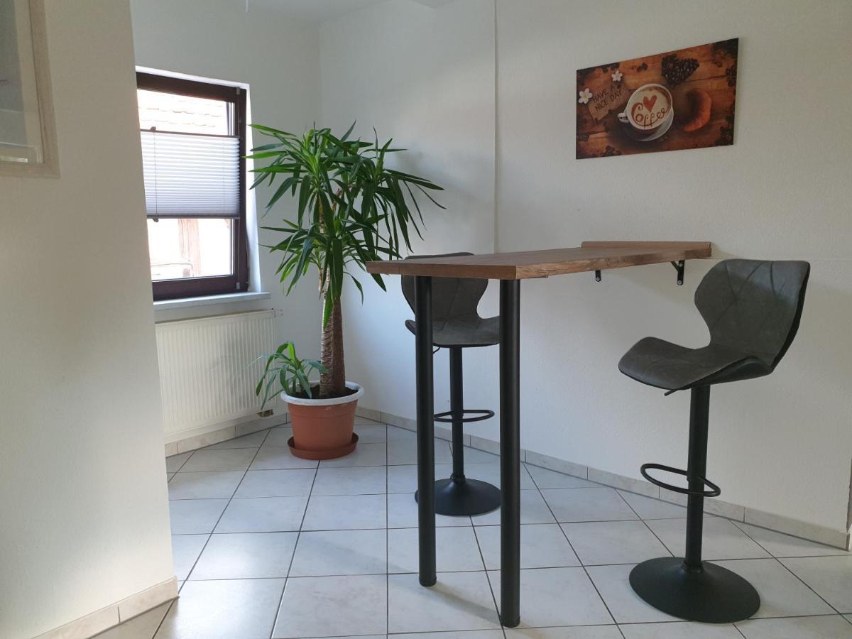 Modernes Appartement HOME near Erfurt, mit Kaffeevollautomat, Entertainmentpaket, WLAN , Einkaufsmöglichkeiten und kostenlosen Parkplatz für PKW und Transporter Elxleben Exterior foto