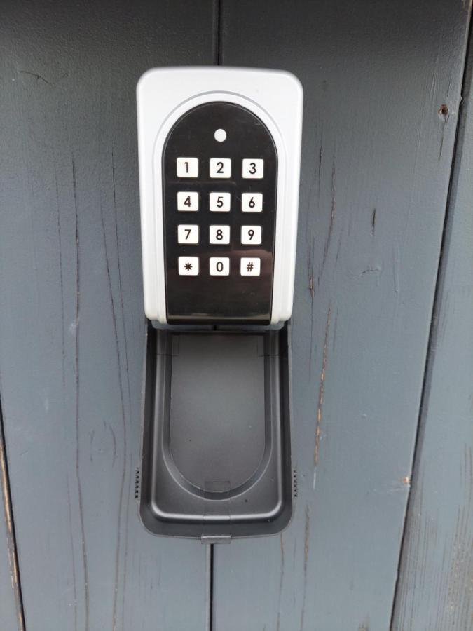 Modernes Appartement HOME near Erfurt, mit Kaffeevollautomat, Entertainmentpaket, WLAN , Einkaufsmöglichkeiten und kostenlosen Parkplatz für PKW und Transporter Elxleben Exterior foto