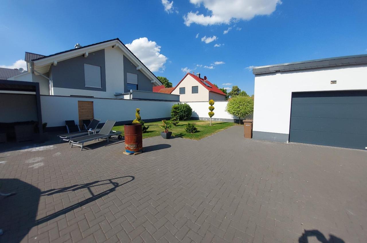Modernes Appartement HOME near Erfurt, mit Kaffeevollautomat, Entertainmentpaket, WLAN , Einkaufsmöglichkeiten und kostenlosen Parkplatz für PKW und Transporter Elxleben Exterior foto