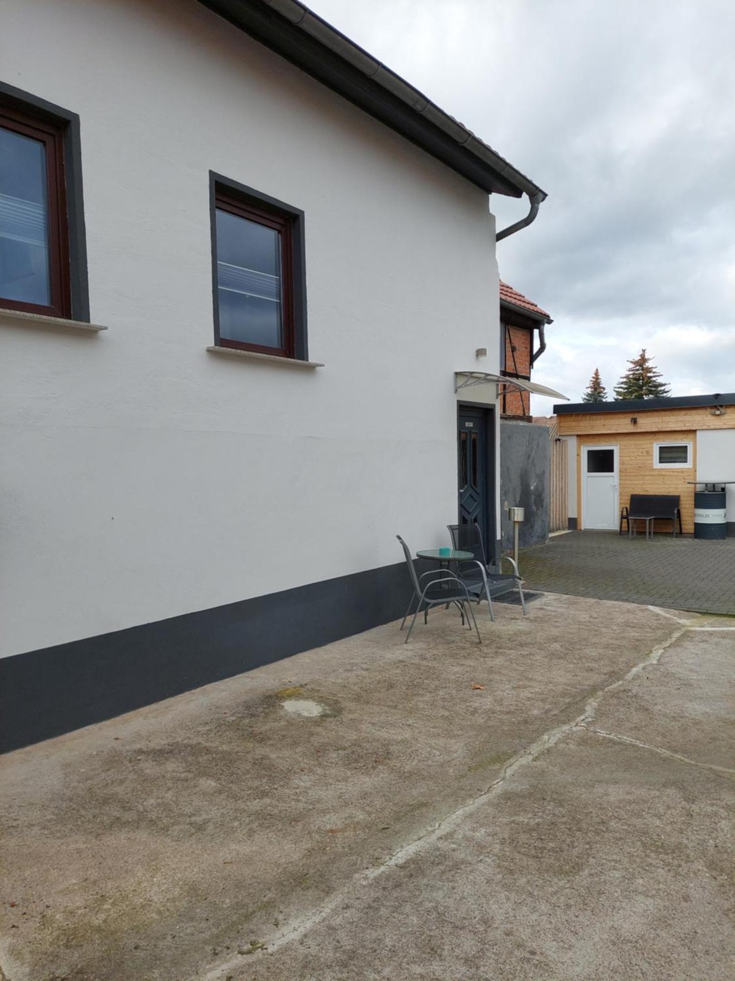 Modernes Appartement HOME near Erfurt, mit Kaffeevollautomat, Entertainmentpaket, WLAN , Einkaufsmöglichkeiten und kostenlosen Parkplatz für PKW und Transporter Elxleben Exterior foto